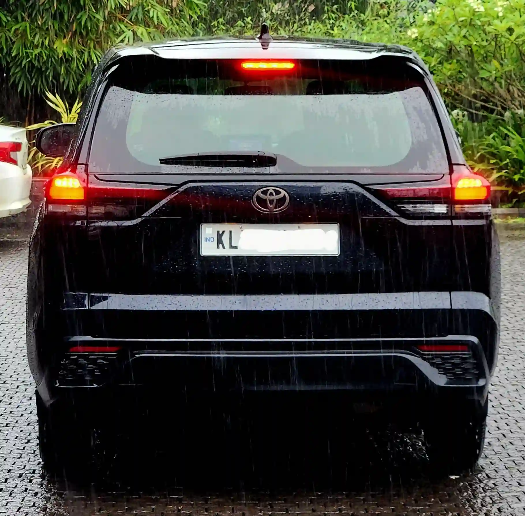 Innova Hycross