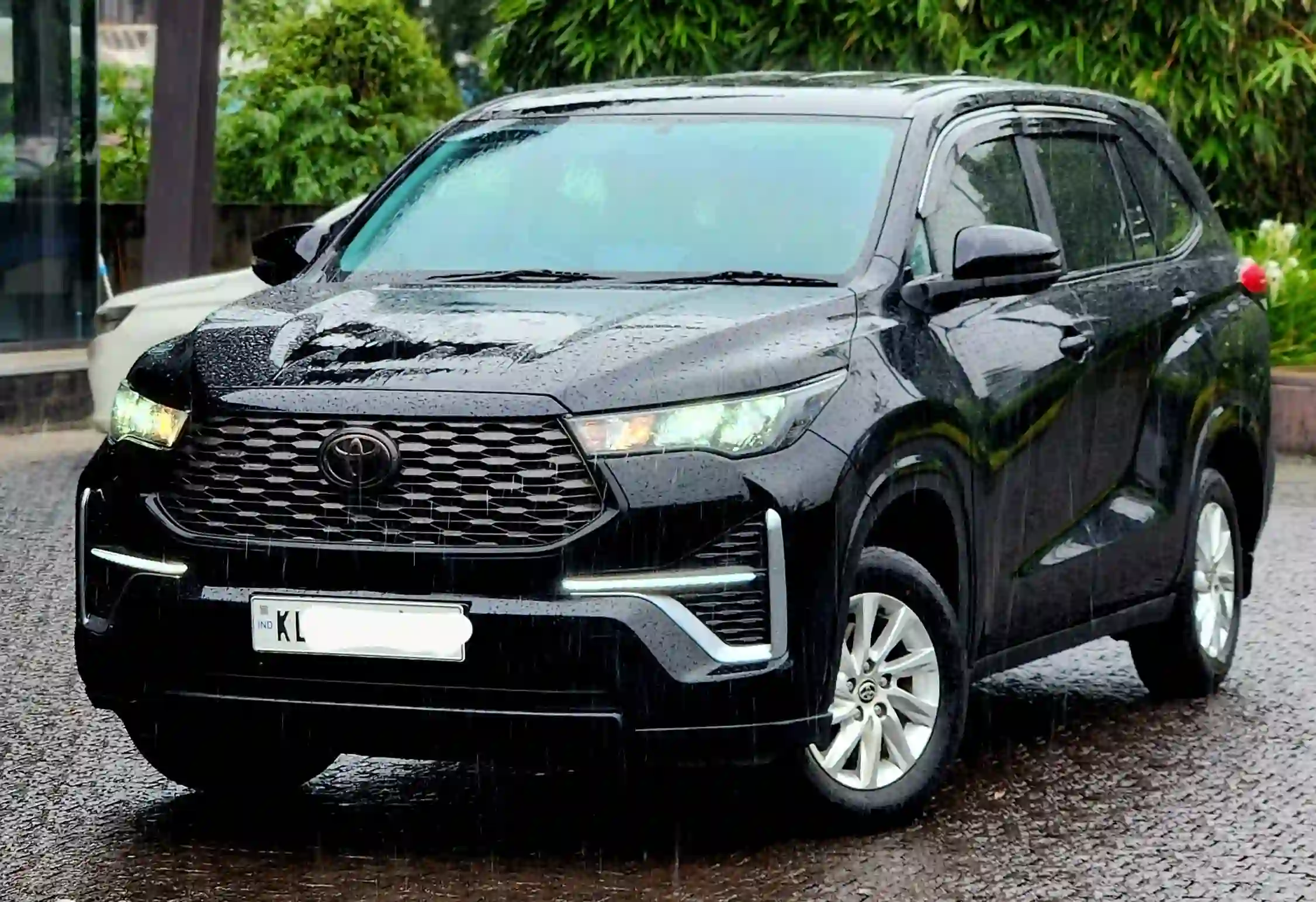 Innova Hycross