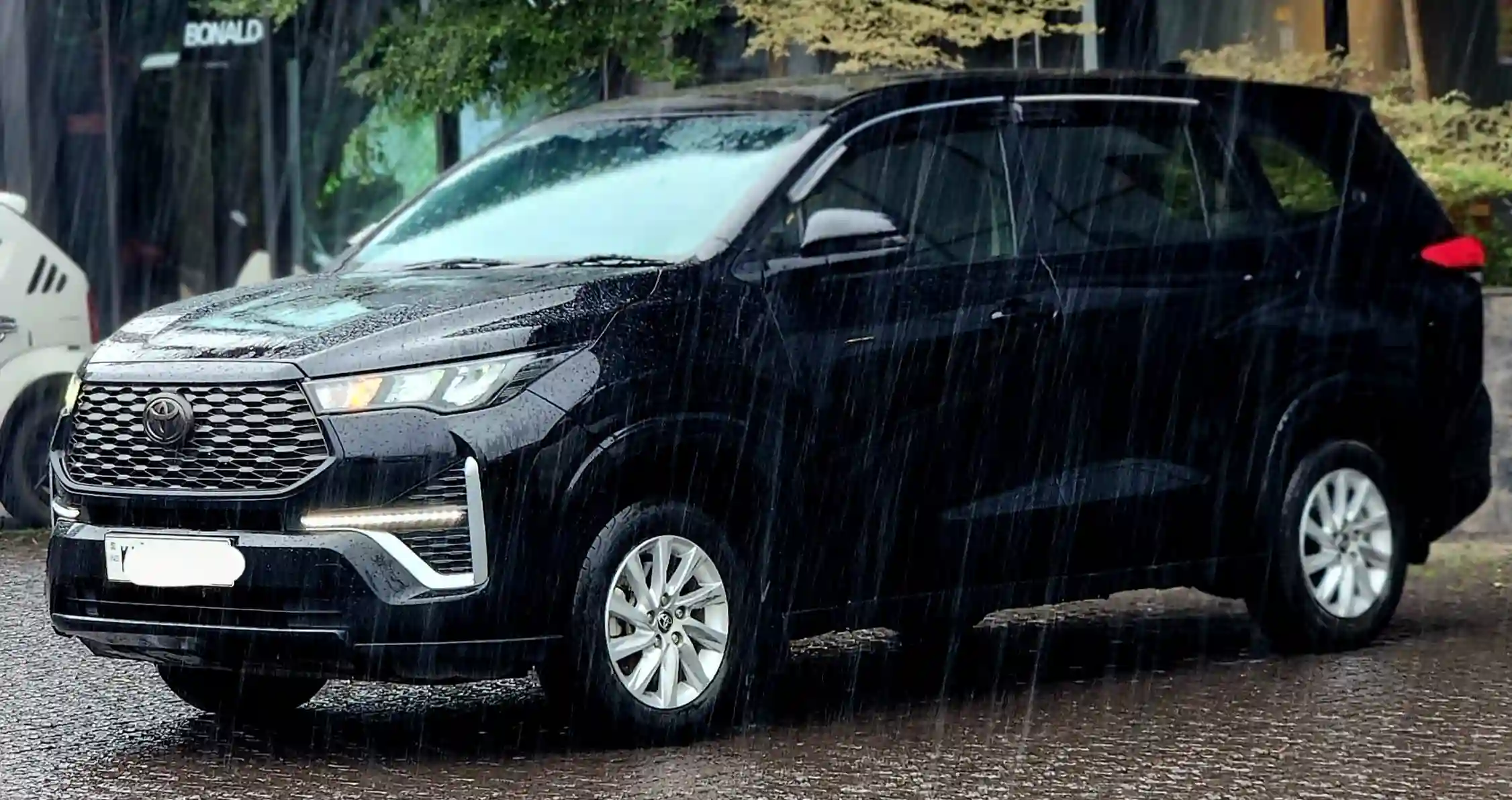 Innova Hycross