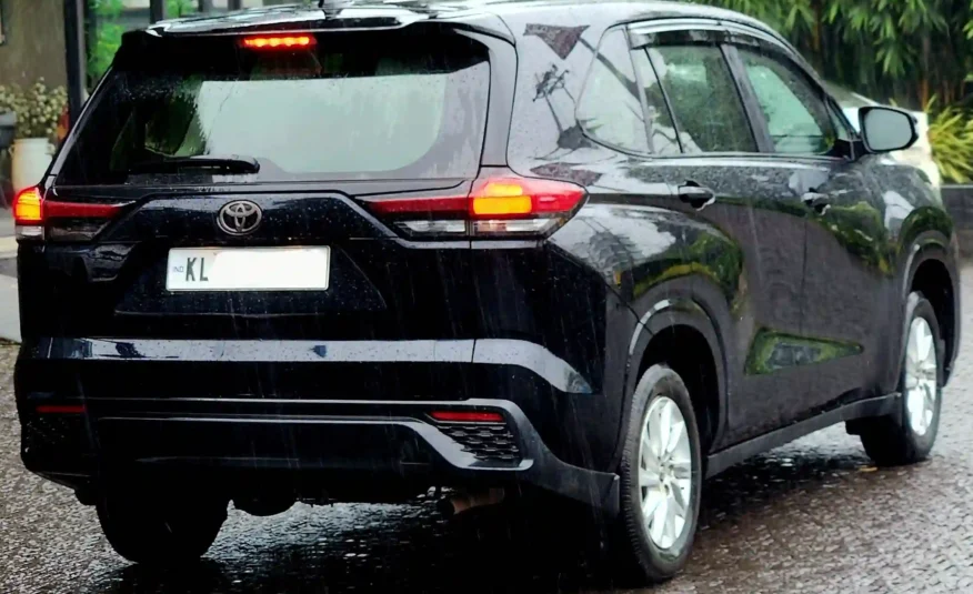 Innova Hycross