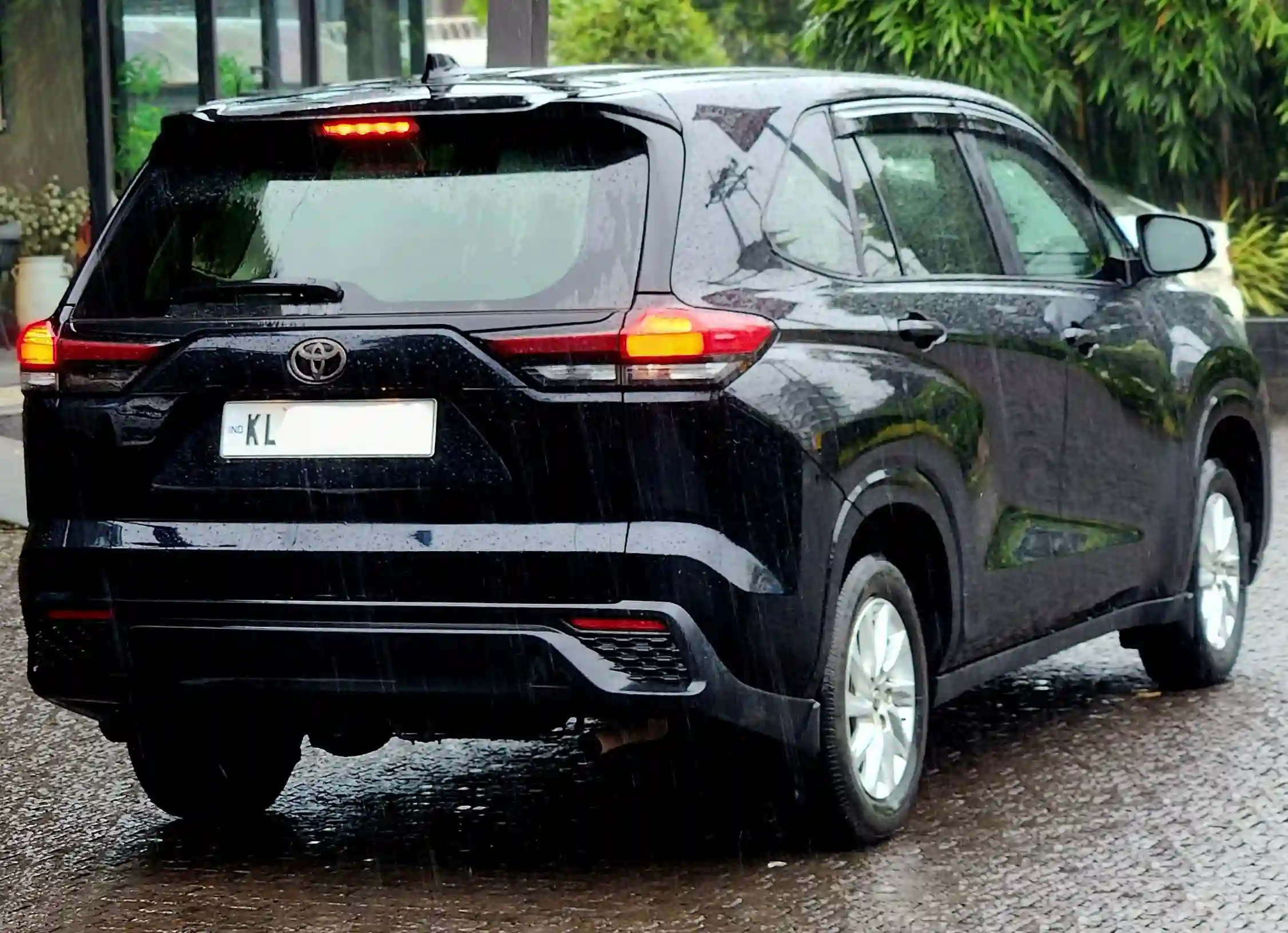 Innova Hycross