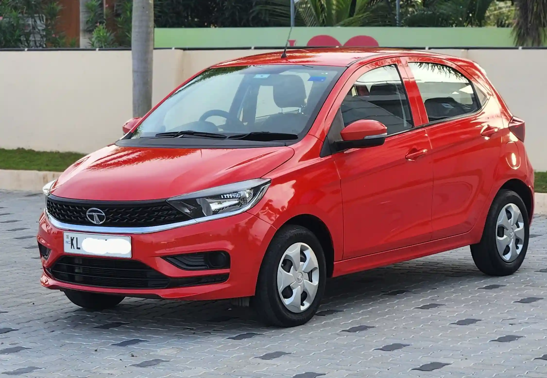 Tata Tiago XT