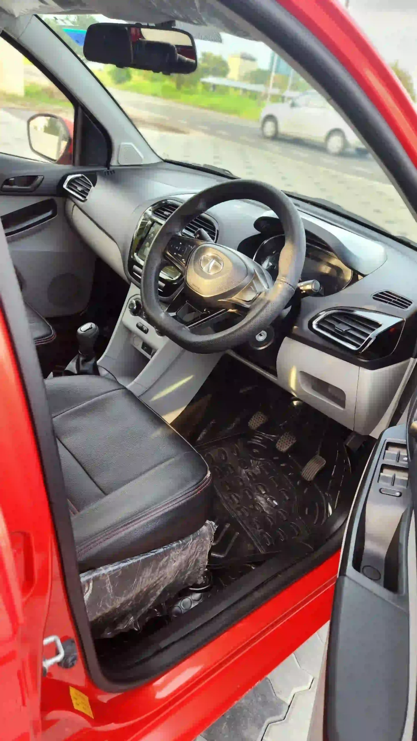 Tata Tiago XT