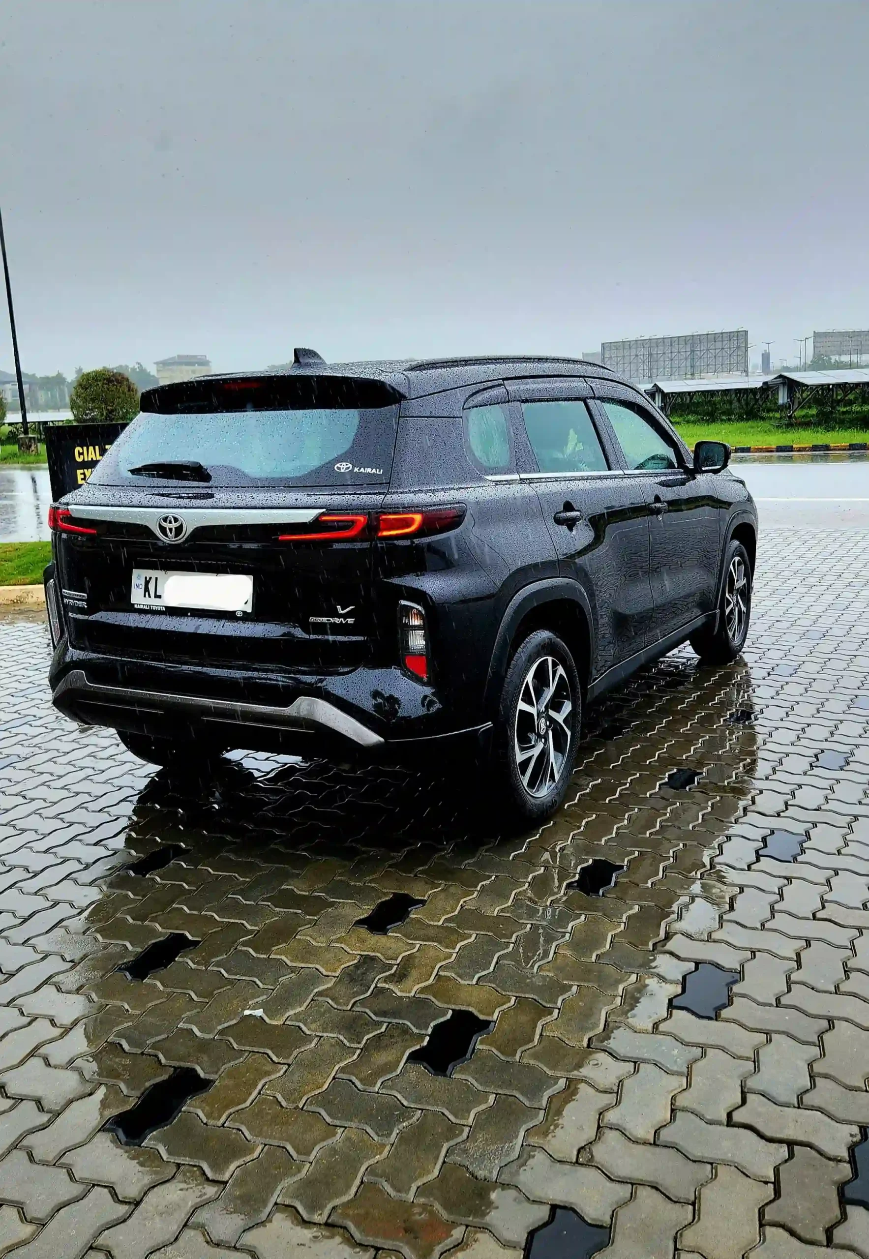 Toyota Hyryder V