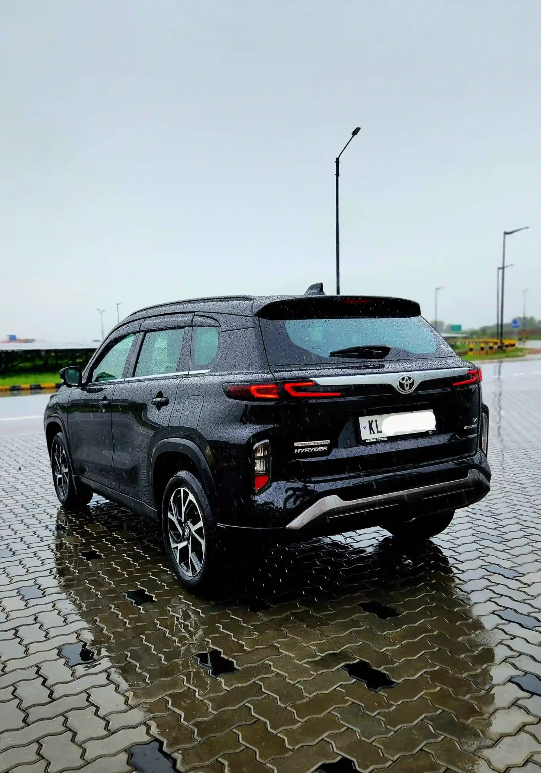 Toyota Hyryder V